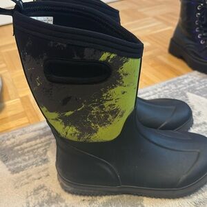 Boys size 5 heavy duty waterproof boots !! great for snow fishing rain …